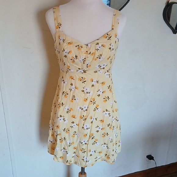 Old Navy Dresses & Skirts - Old Navy Sunflower Yellow Floral Dress
